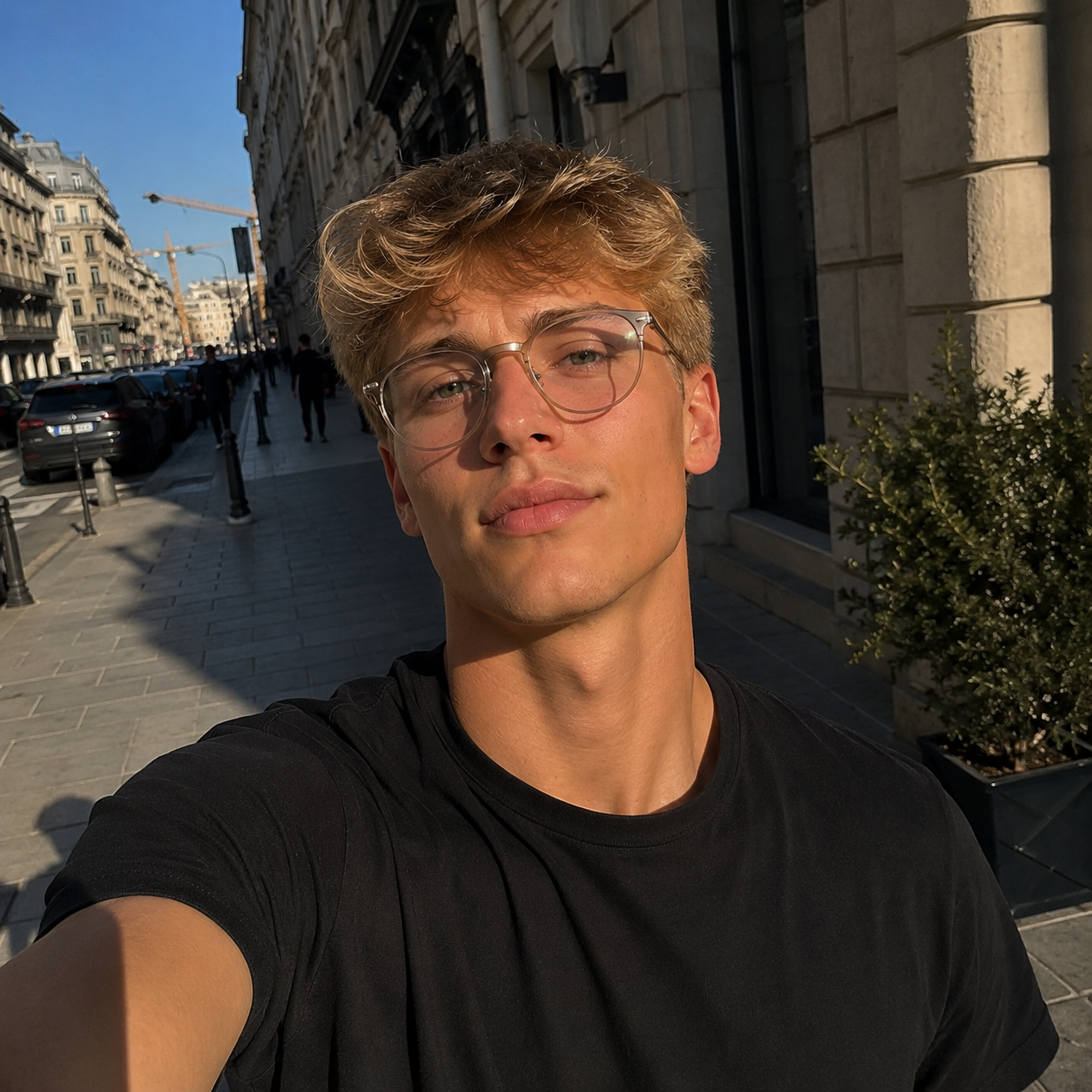 Lukas M.